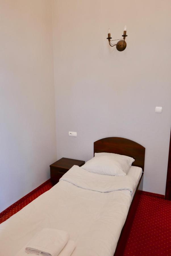 Staromiejski Piwowar Hotel Legnica Esterno foto